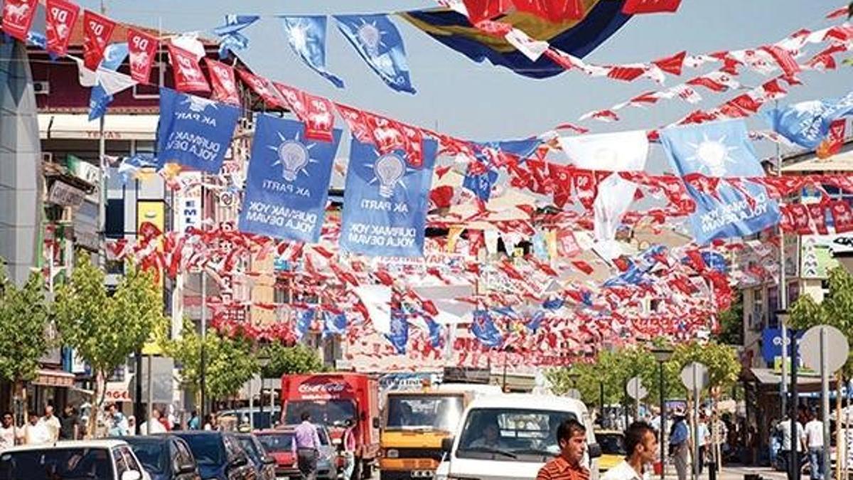 Yasak yerlere afiş ve bayrağa 9 bin 898 lira ceza