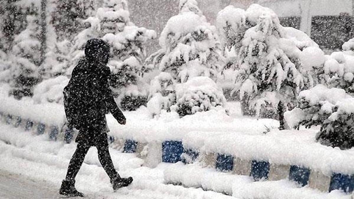 Açıklamalar art arda geldi! Bu illerde okullar tatil...