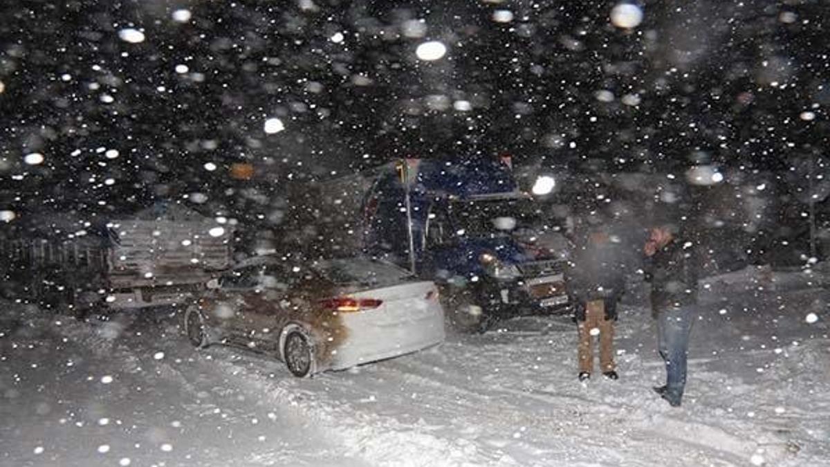 Meteoroloji uyardı! Kar gidiyor, sağanak ve fırtına geliyor