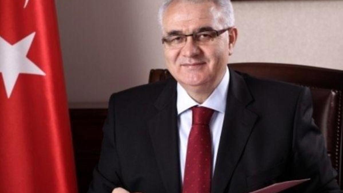 Eski Vali’nin eşi de FETÖ’cü çıktı!