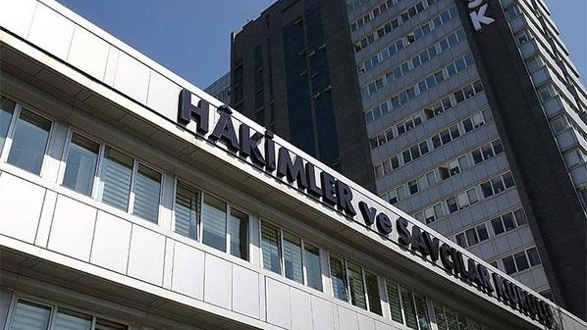 Son dakika... FETÖ ile irtibatlı 17 hakim ve savcı ihraç edildi