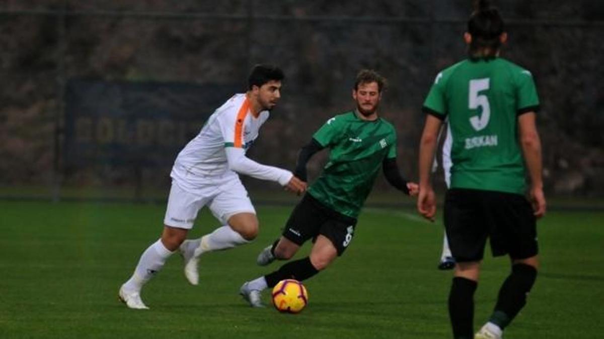 Ozan Tufan Alanyaspor formasıyla ilk maçına çıktı
