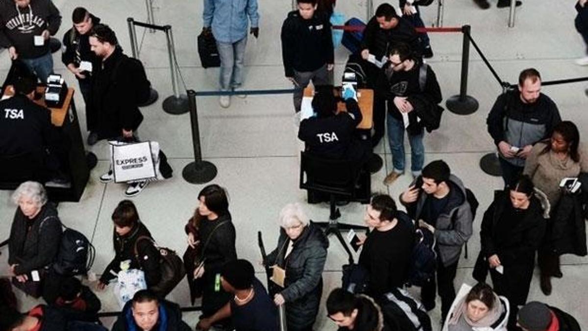 ABD'de hükümetin kapanması havalimanlarını vurdu