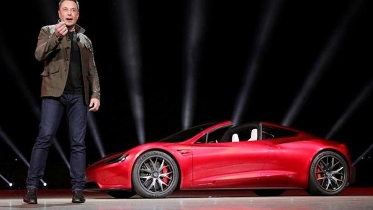 Elon Musk'tan uçan otomobil paylaşımı