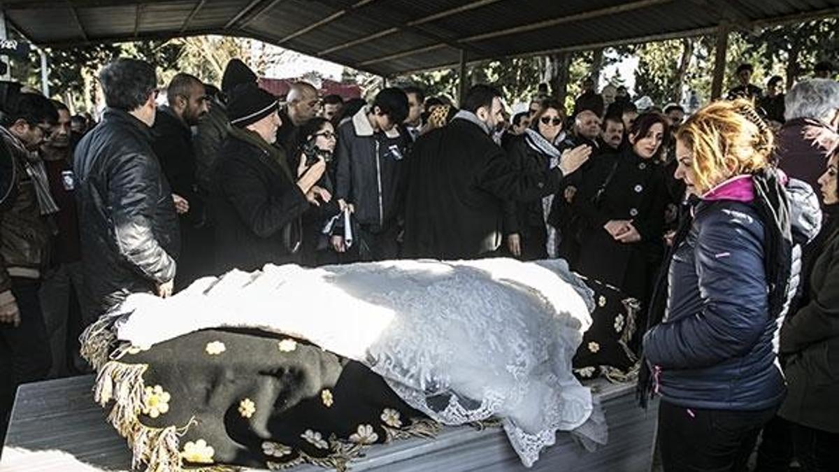 Ukrayna'da vahşice katledilen Buket Yıldız defnedildi