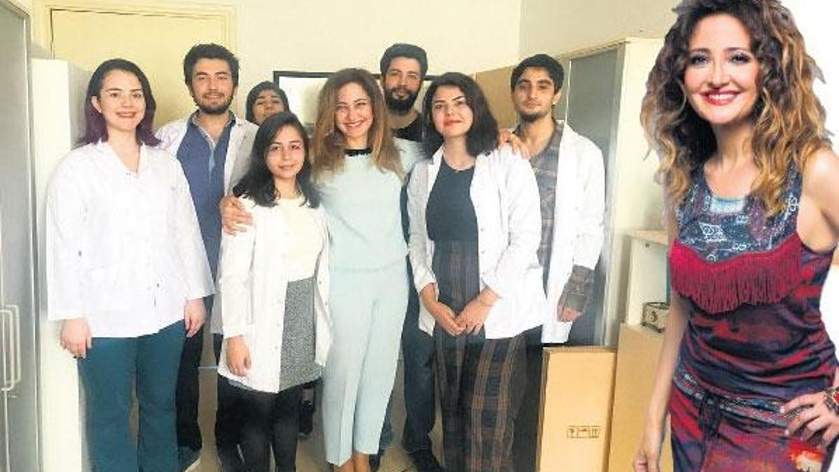 Şarkılarını hasta minikler için söyleyecek