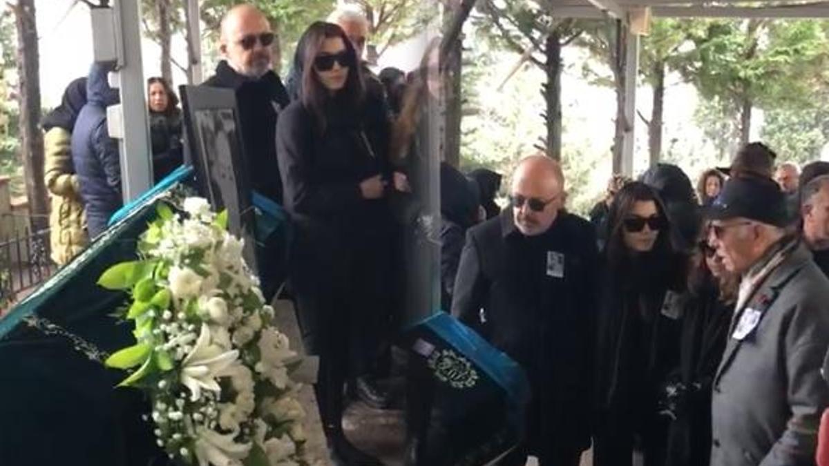 Hande Erçel'in annesi toprağa verildi