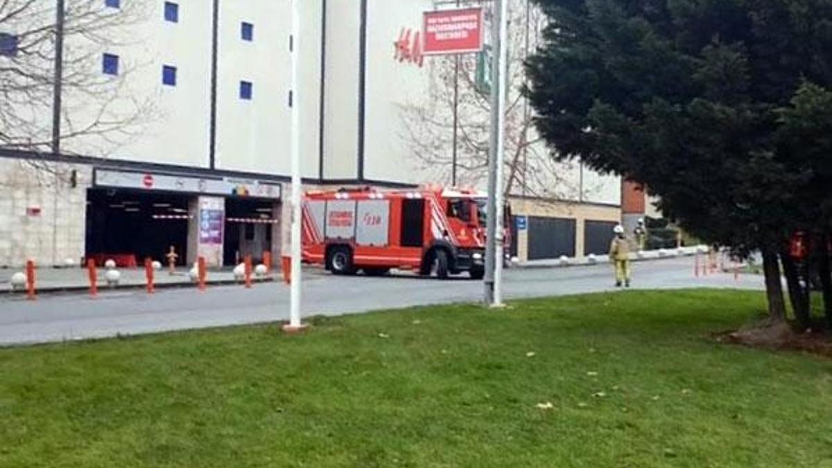 AVM otoparkında yangın paniği