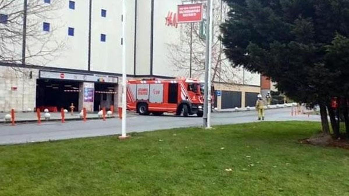 AVM otoparkında yangın paniği