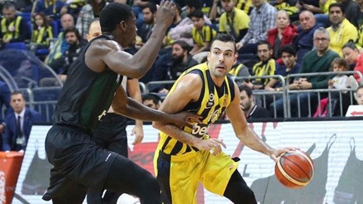 Fenerbahçe Beko, Adatıp Sakarya'yı 25 sayı farkla geçti