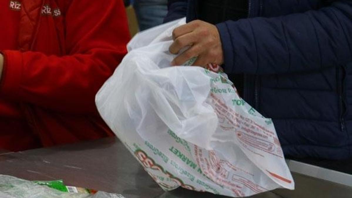 O ülke de poşeti yasaklıyor