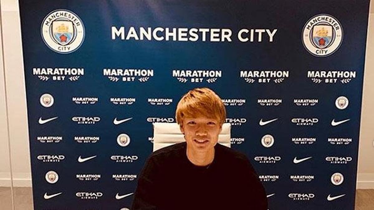 Manchester City, Itakura'yı transfer etti!
