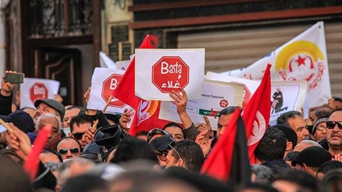Tunus'taki grev hayatı felç etti