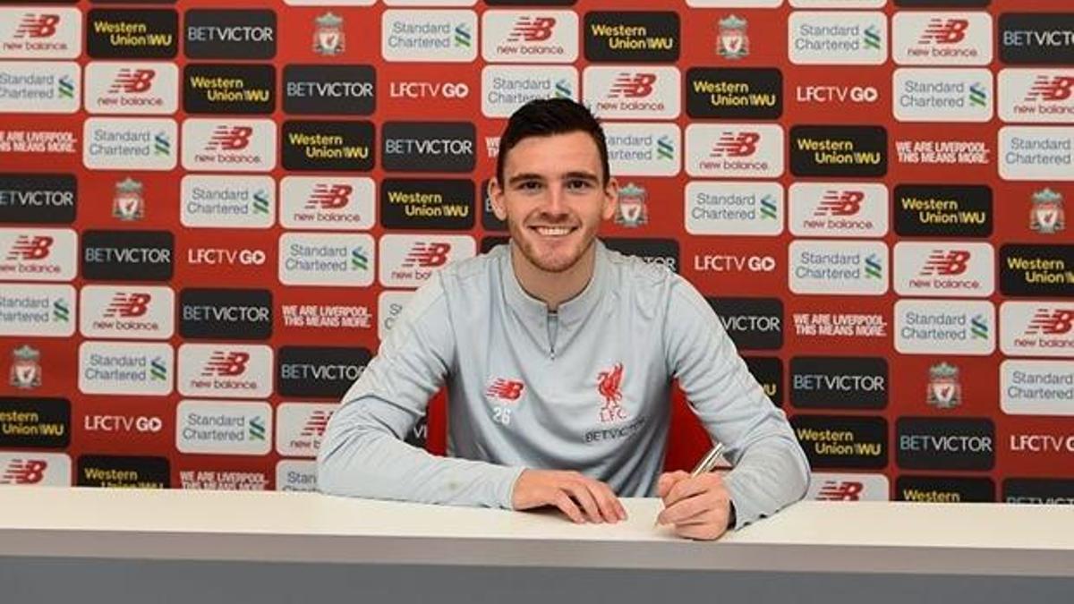 Liverpool, Robertson'ın sözleşmesini uzattı