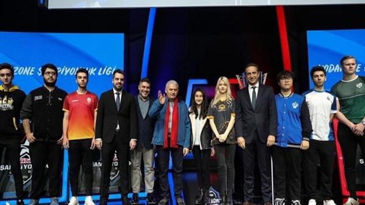 Binali Yıldırım e-spor sahnesinin açılışını yaptı