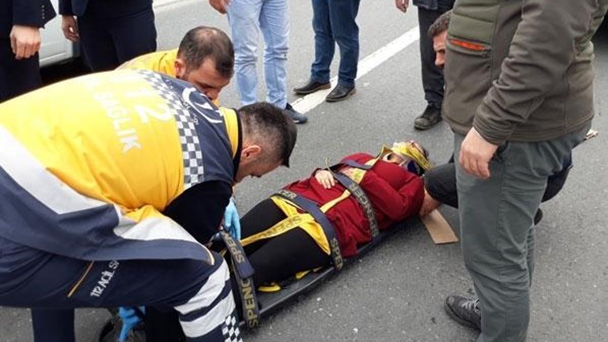 Seyir halindeki araçtan atladı