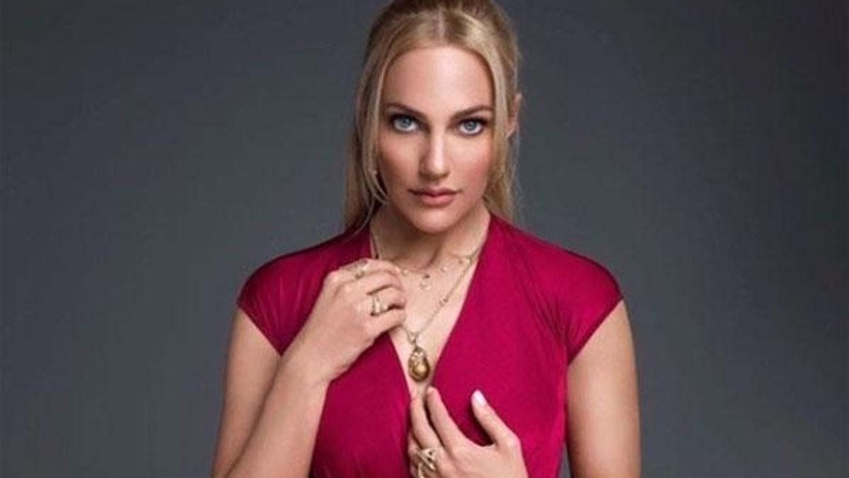 'Binbir surat' Meryem Uzerli