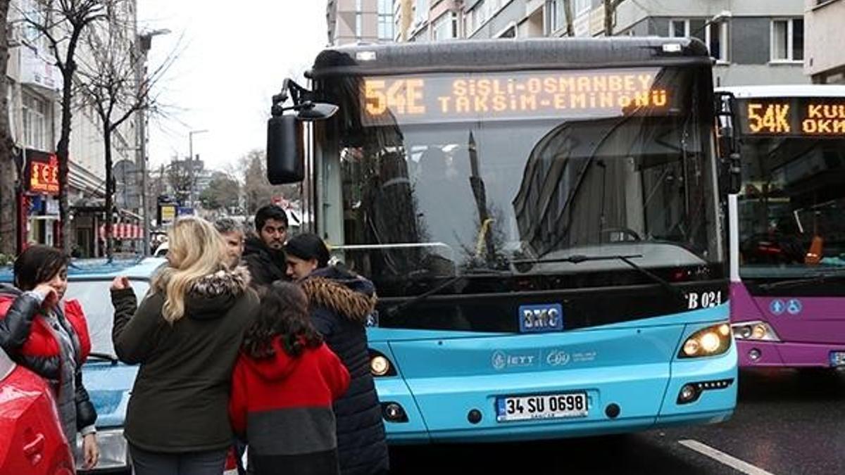 Şişli'de halk otobüsünde hırsız alarmı! 'Ayakkabıma kadar çıkardım'
