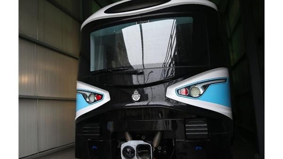 Kabataş-Mahmutbey metrosuna ilk araç indirildi