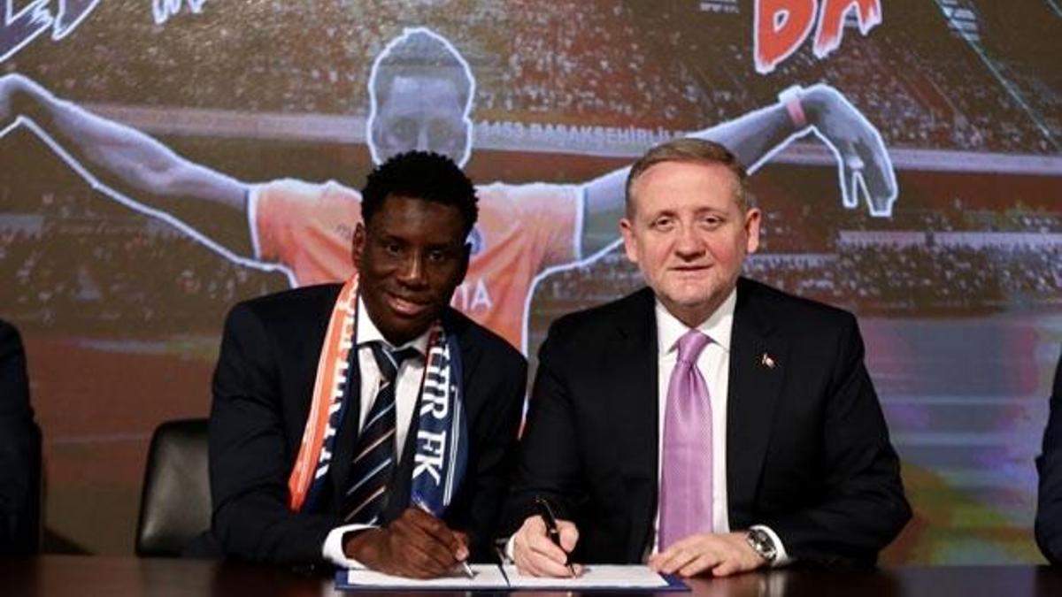 Demba Ba, imzayı attı!