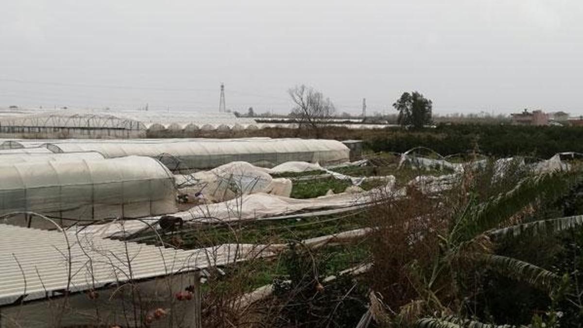 Son dakika... Kumluca'da hortum! Yaralılar var
