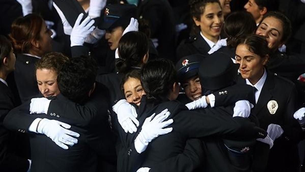 Polislerin "kıyafet yönetmeliği' değişti