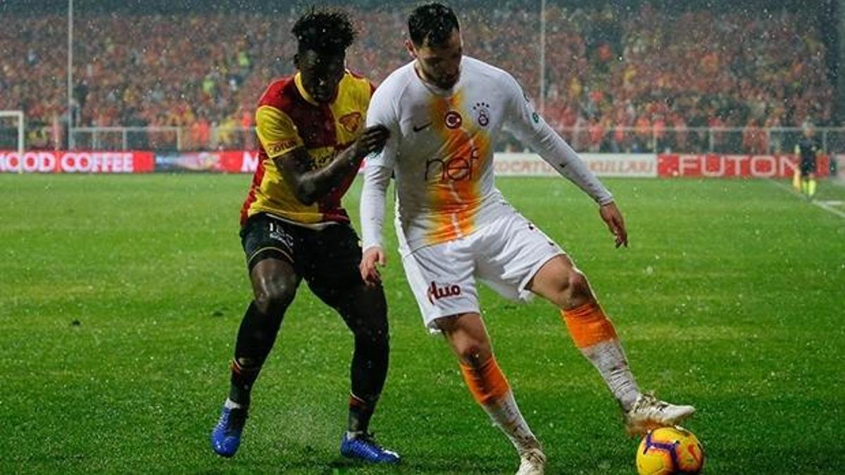 Aslan yağmur çamur dinlemedi! Sinan yine sahnede...
