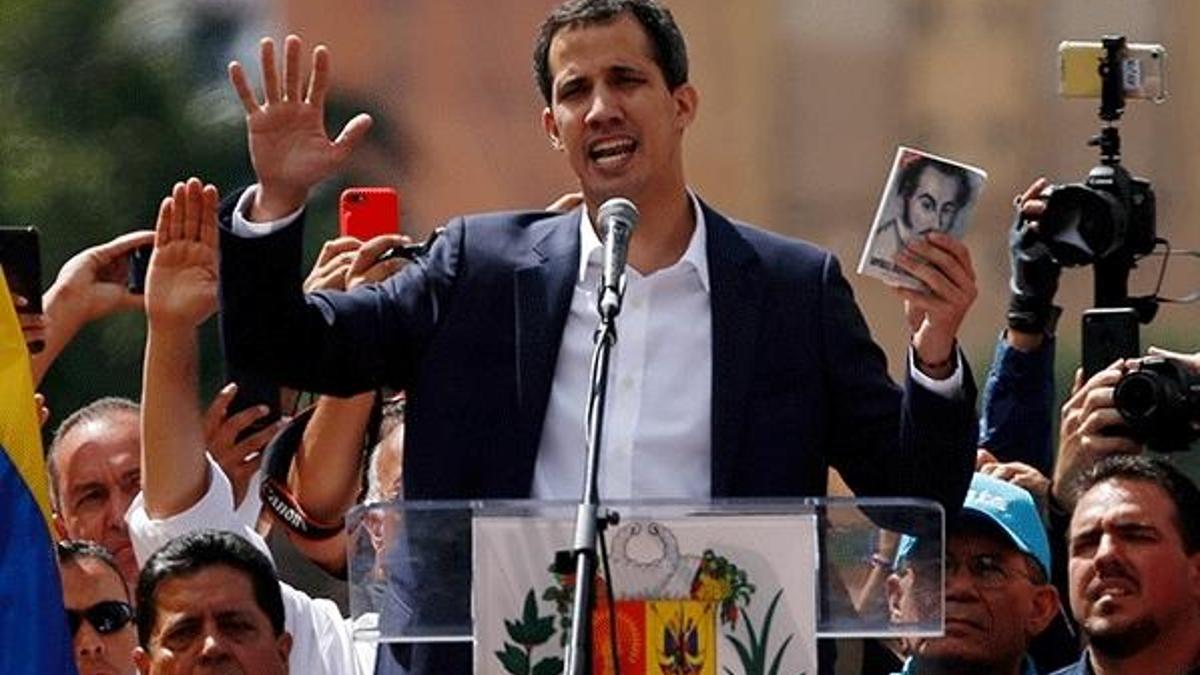 Maduro'yu devirebilmek için askerlerle görüşüyor