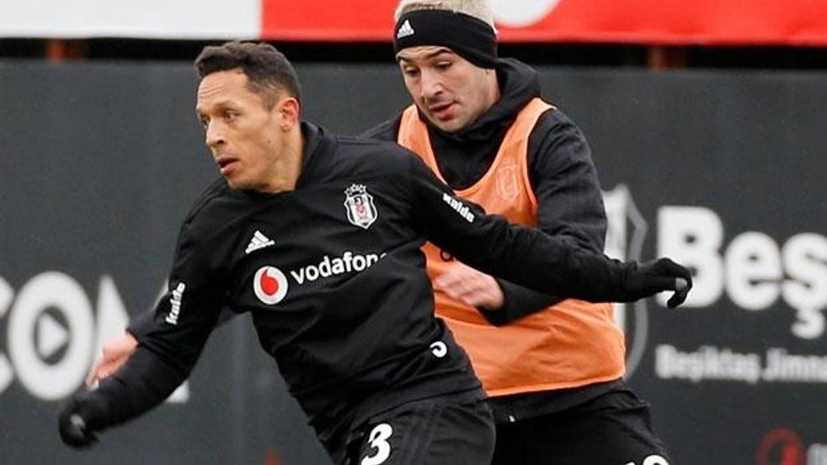 Başkan açıkladı! Adriano feshetmek istiyor...