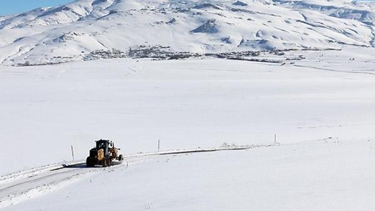 Van’da 598 yerleşim yeri ulaşıma kapandı!