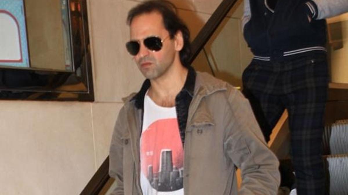 İki gün boyunca aynı kıyafetle dolaştı