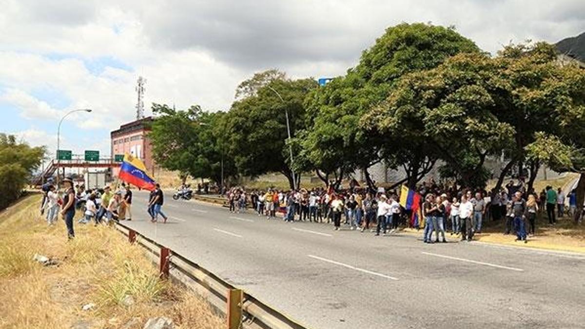 BM: Venezuela'dan günde 5 bin kişi kaçıyor