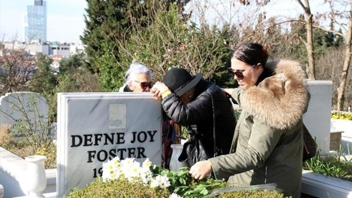 Defne Joy Foster mezarı başında anıldı