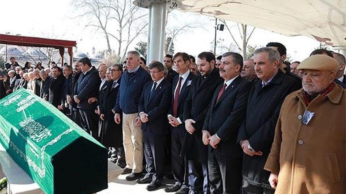 Dr. Mehmet Öz'ün babası son yolculuğuna uğurlandı