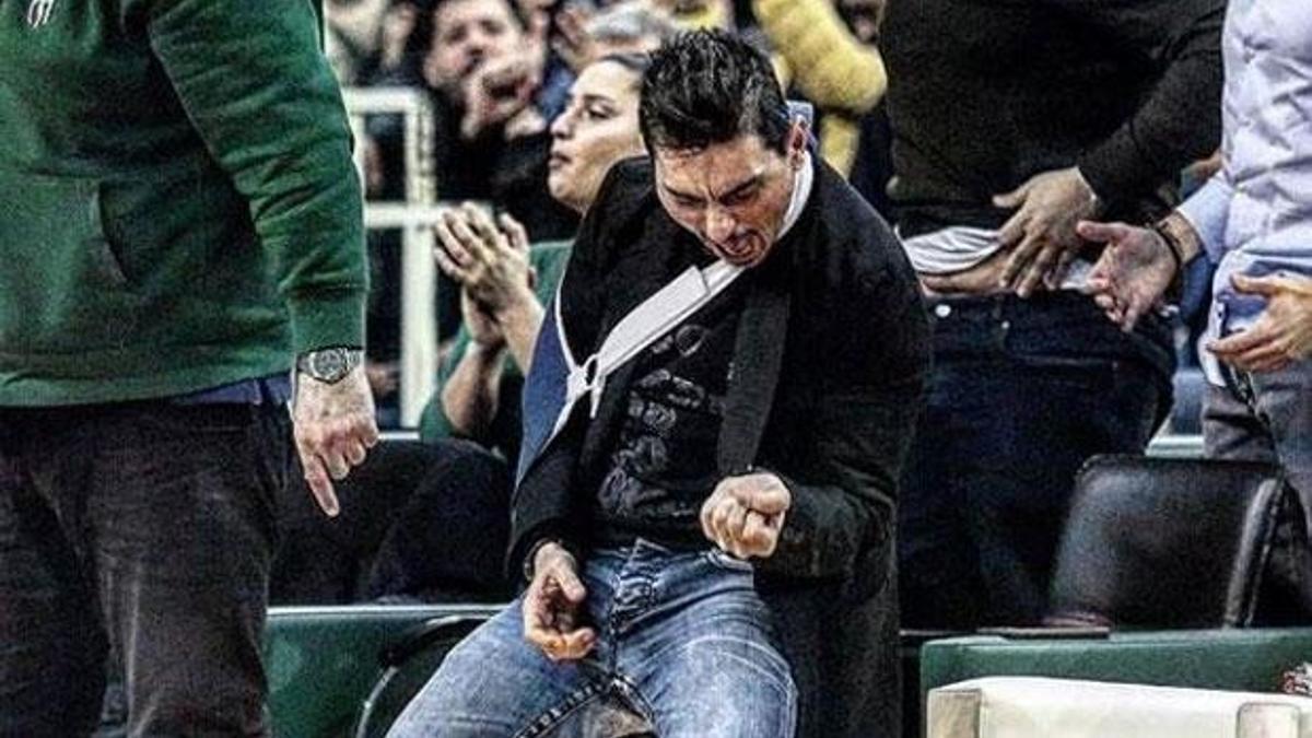 Dev maç yarıda kaldı! İç çamaşırı...