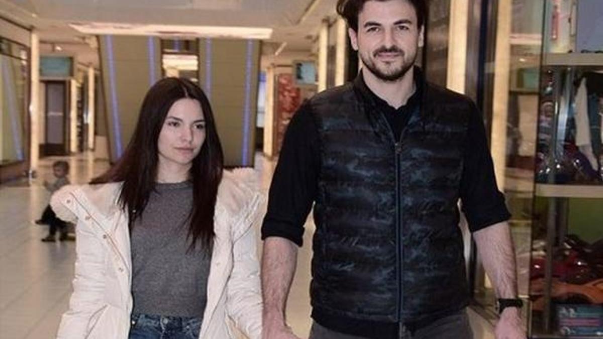 Gurur Aydoğan ve Başak Güröz tanıştıkları gün evleniyor