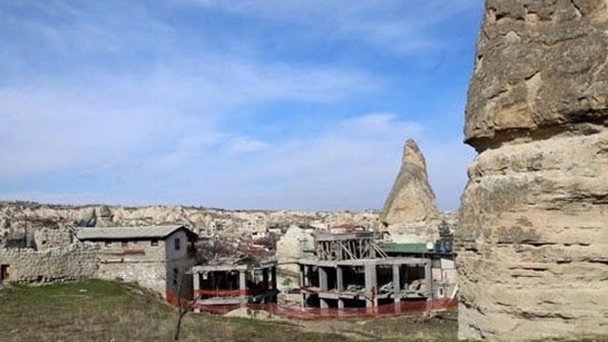 Peribacalarının bitişiğindeki otel yıkılıyor!