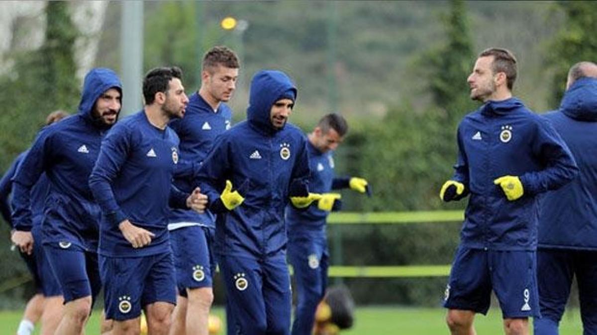 Fenerbahçe'de derbi öncesi kart alarmı!