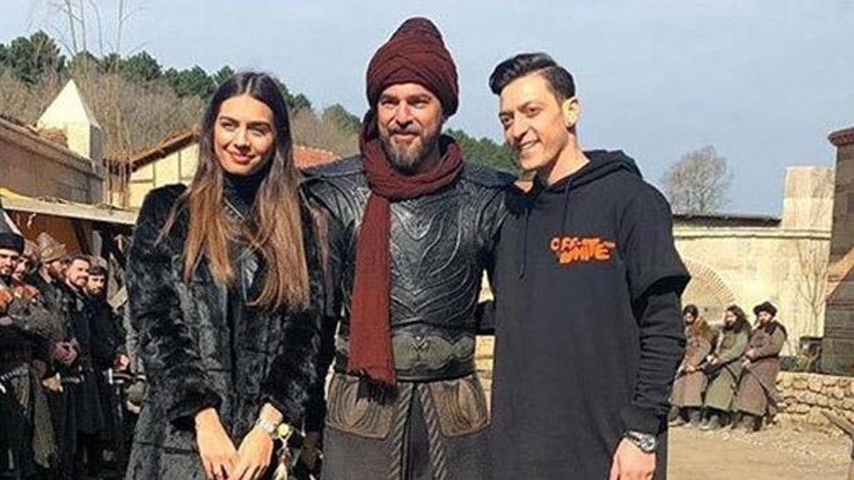 Mesut Özil ve Amine, Diriliş Ertuğrul setinde!