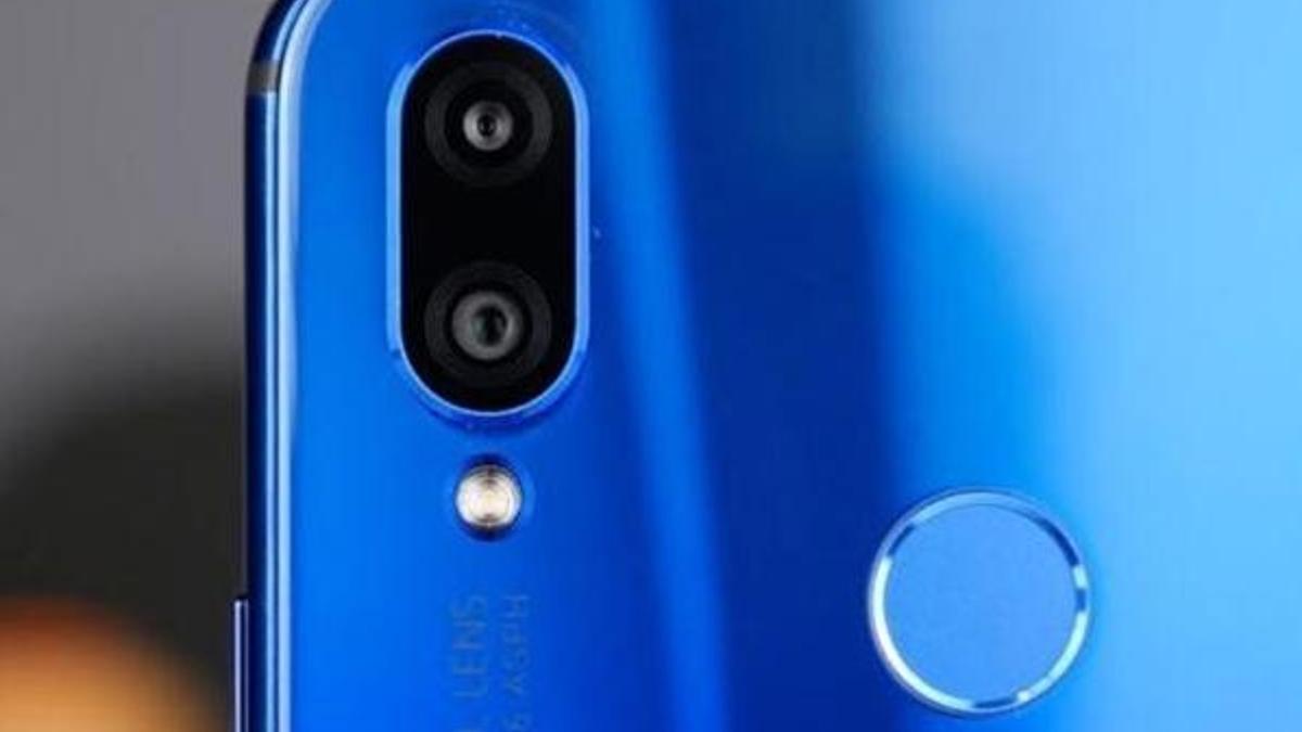 Huawei P Smart 2019 mavi rengiyle dikkat çekiyor