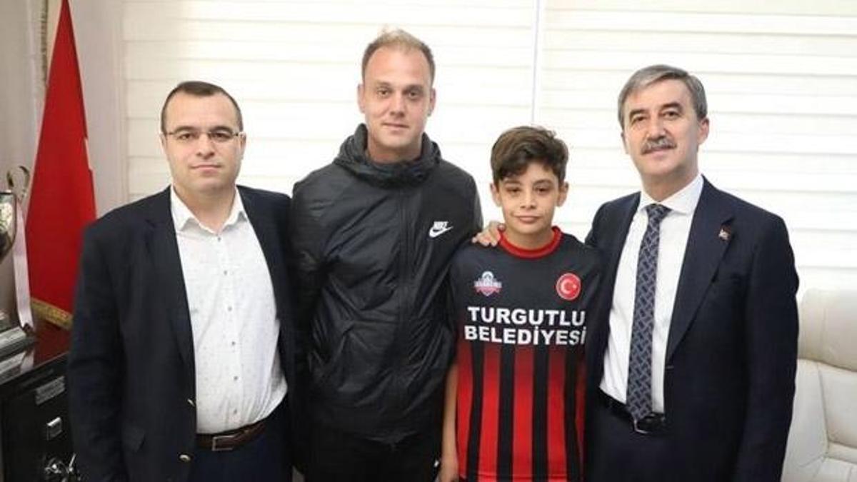 Turgutluspor'dan Fenerbahçe'ye transfer oldu