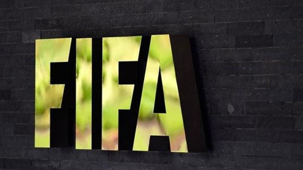 FIFA'dan 2 dönem transfer yasağı!