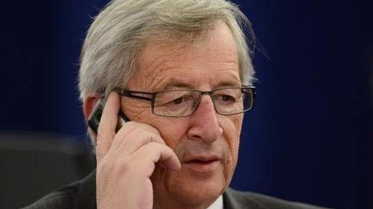 Junker, konuşma yaparken eşi aradı! Sonra...