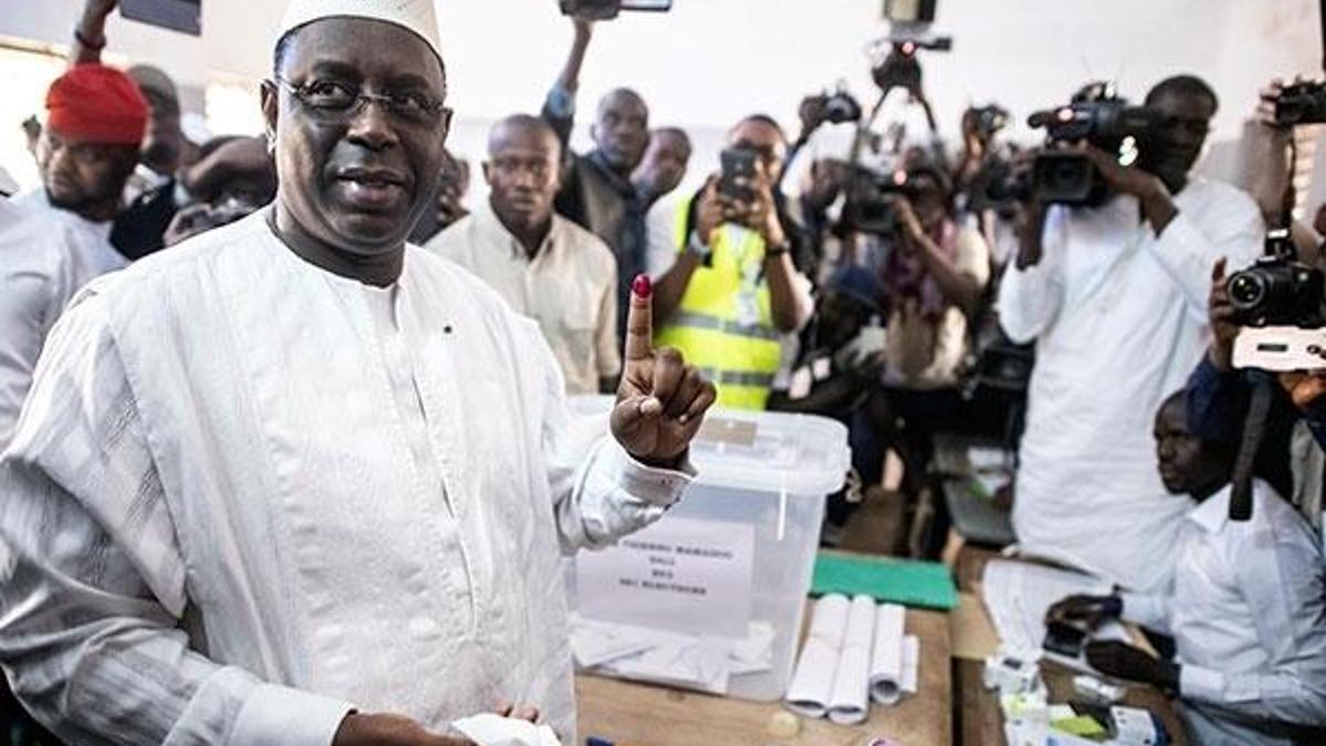 Senegal'de Sall yeniden cumhurbaşkanı seçildi