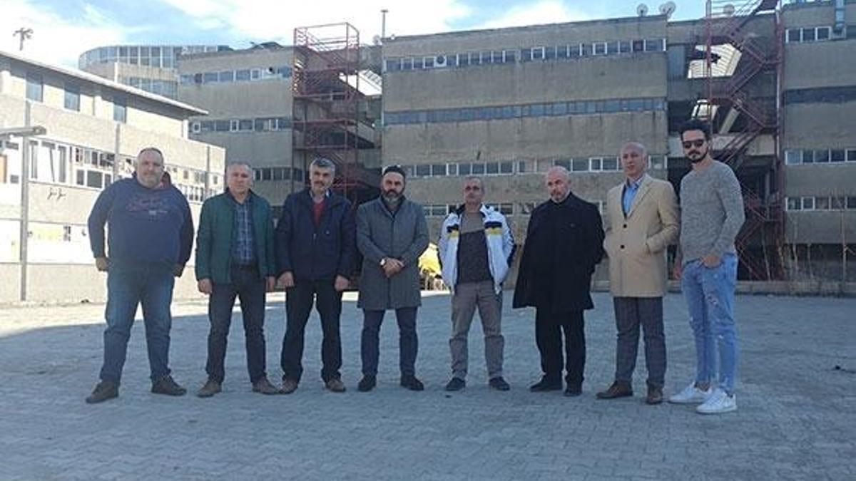 Bir garip olay! Otoparktaki araçlar kayboldu