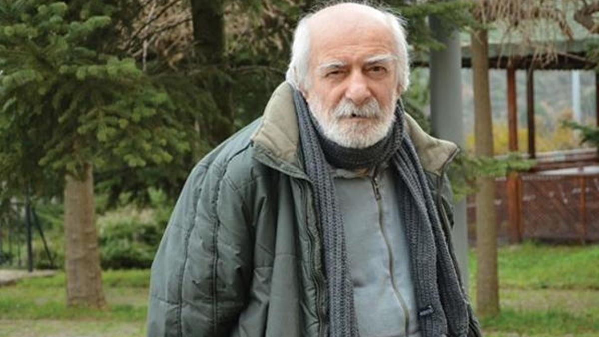 Ünlü oyuncu Taksim'de yürüyen merdivenden düşerek yaralandı
