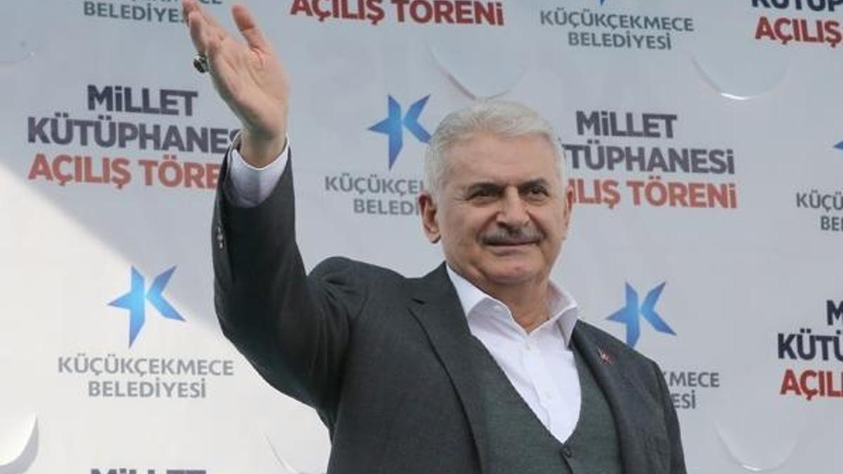 Yıldırım seçim çalışmalarını Küçükçekmece'de sürdürdü