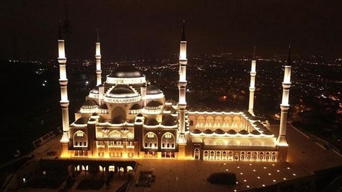 Çamlıca Camisi'nde ilk ezan okundu!