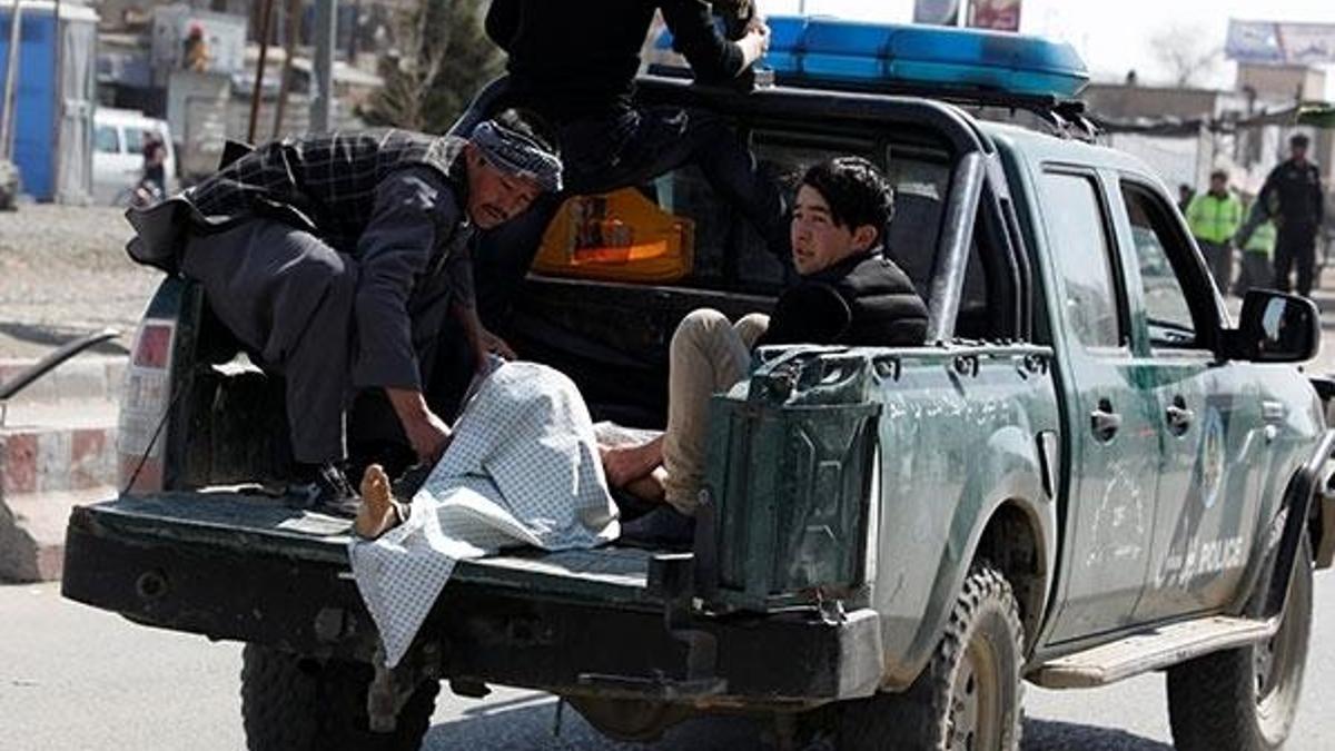 Afganistan'da devlet erkanının bulunduğu törene roketli saldırı