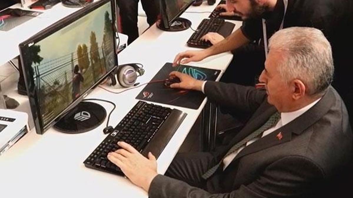 Binali Yıldırım 'PUBG' oynadı!